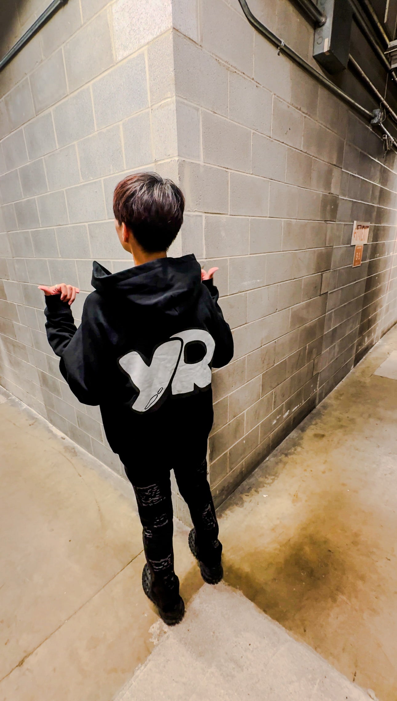 STAR TEARS ZIP UP (ONYX)